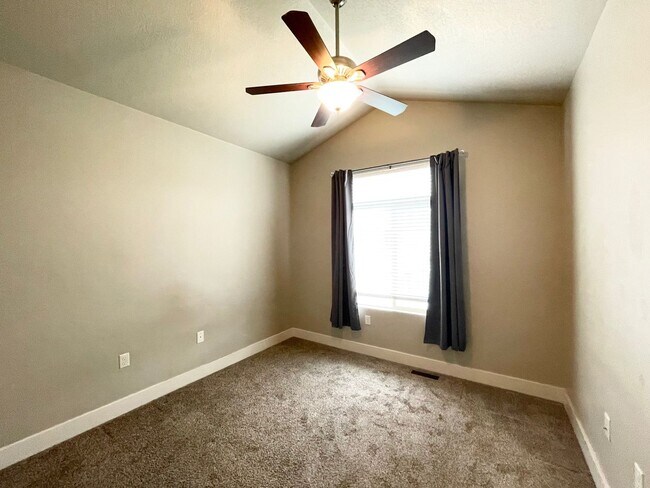 Building Photo - Great Riverton Home Now Available!
