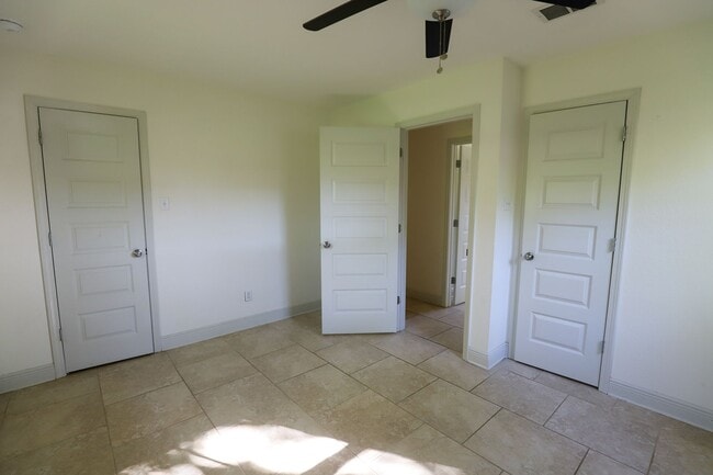 Building Photo - 133 Hickory Dr