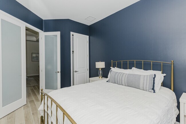 Building Photo - 6023 Diamonte Pl