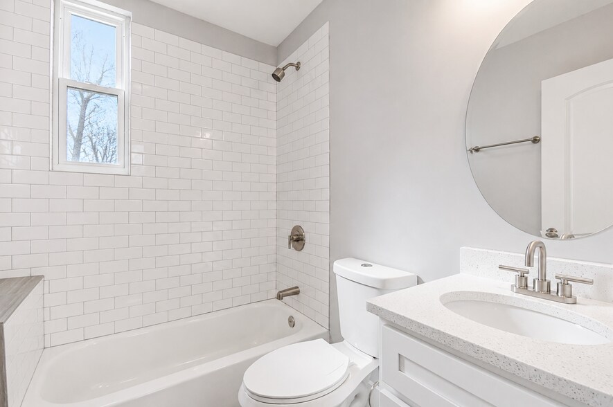 Building Photo - 2117 W 18th St