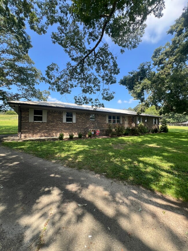 Primary Photo - 2586 Mt Pisgah Rd