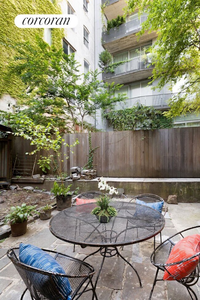 Building Photo - 21 Bleecker St