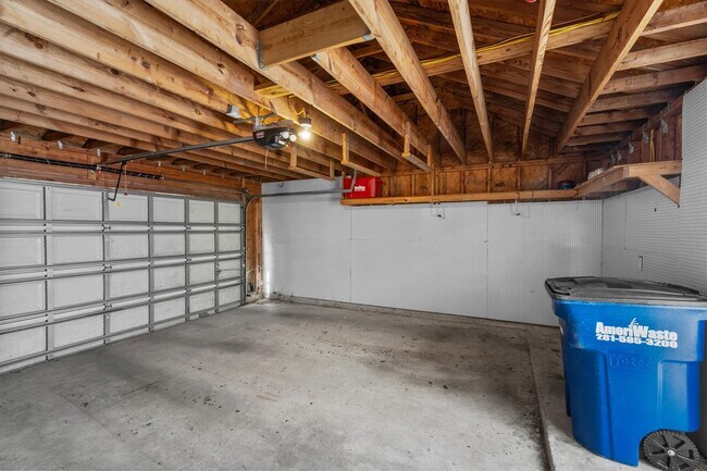 Building Photo - 2131 Kemah Village Dr