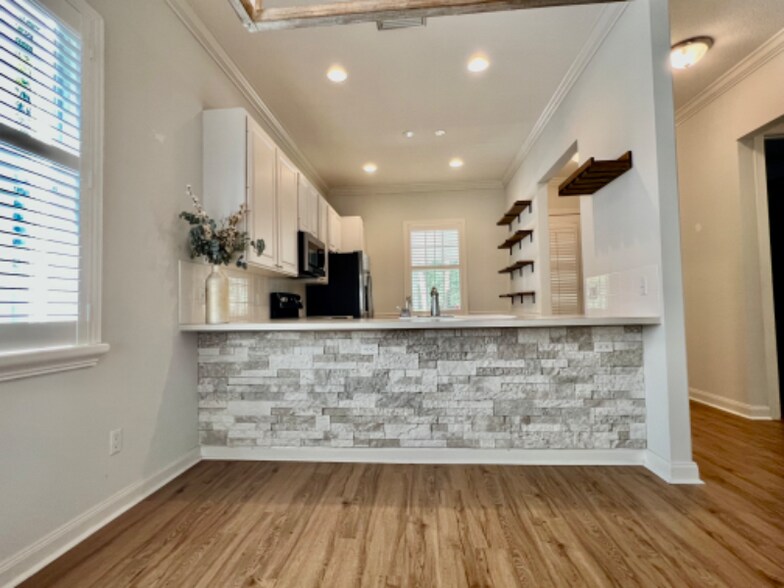 Building Photo - 148 Newcastle Dr