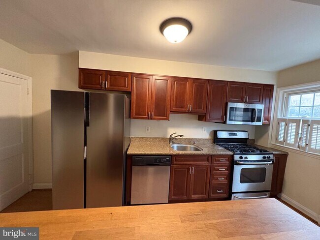 Building Photo - 146 Dumbarton Rd