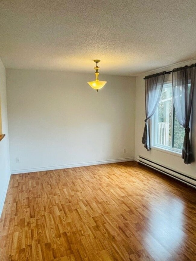 Building Photo - Spacious 2Bd/2Bath Condo located in The Ri...