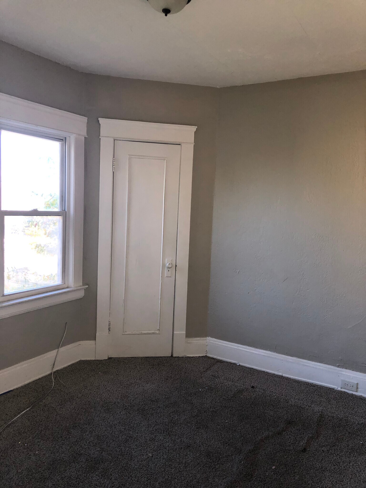 Building Photo - 1830 Mannering Rd