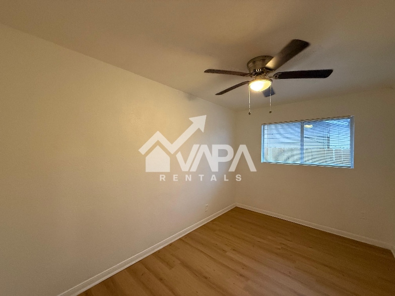 Building Photo - 4926 Lark Ave