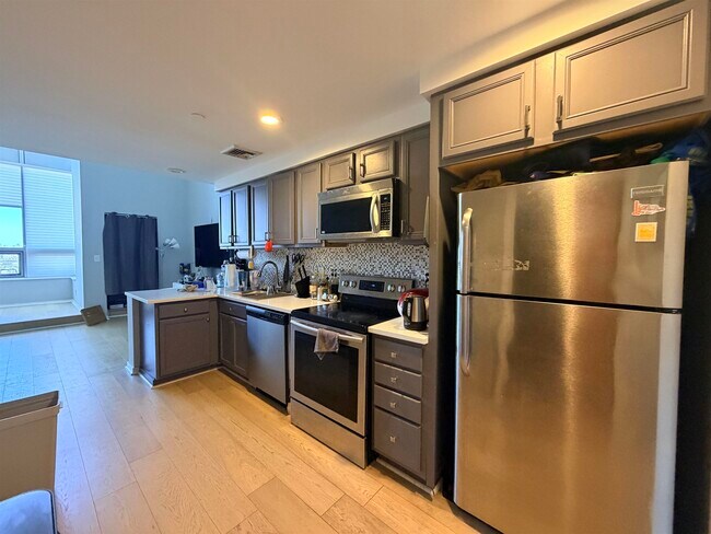 Building Photo - 689 Marin Blvd