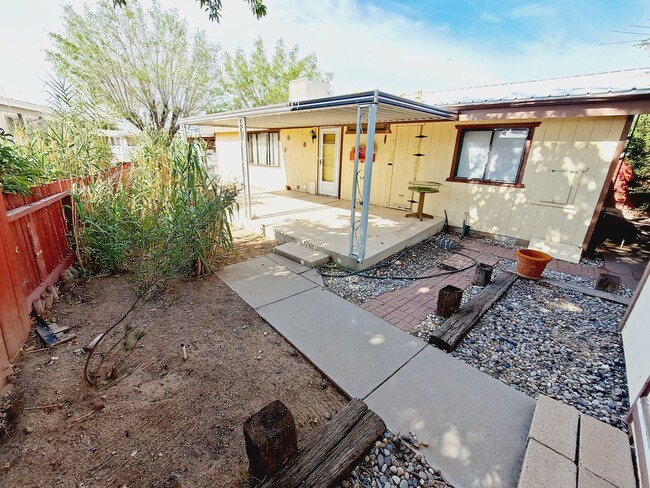 Building Photo - 2 Bedroom 2 Bathroom Trailer w/ Outdoor Sh...