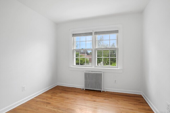 Building Photo - 481 Bronson Rd