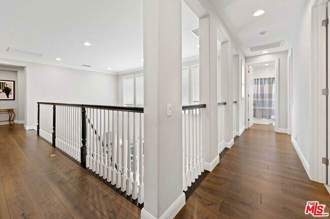 Building Photo - 11925 N Ricasoli Way