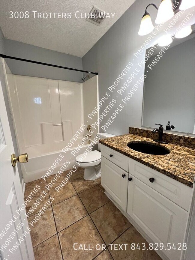 Building Photo - 3008 Trotters Club Way