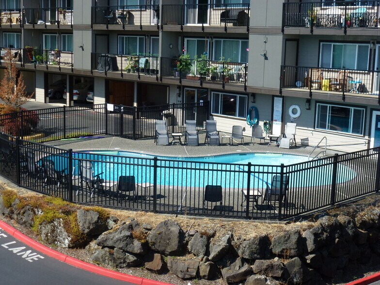 Pool - 9523 NE 180th St