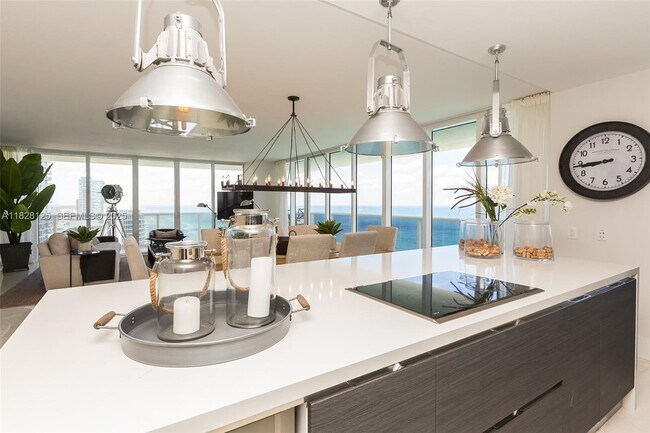 Building Photo - 1830 S Ocean Dr