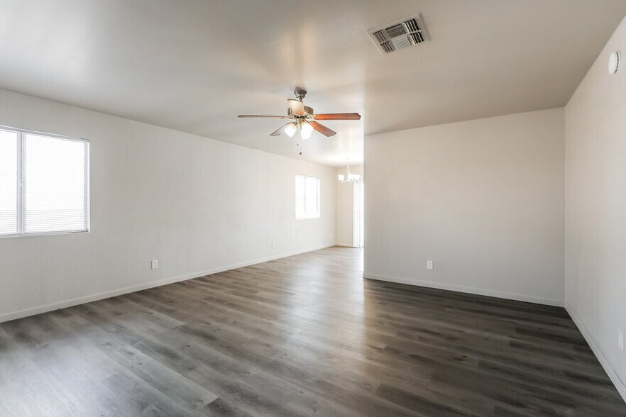 Building Photo - 6111 N Samantha Grove Dr