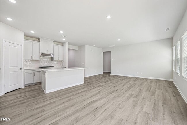 Building Photo - 721 Deschutes Dr