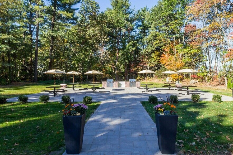 Building Photo - 1 Stonehill Dr