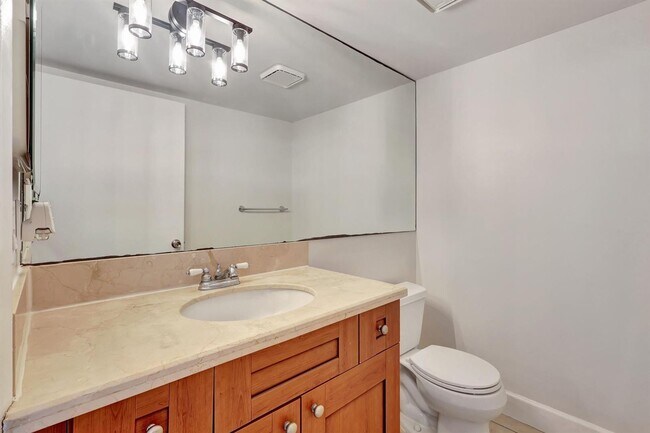 Building Photo - Spacious 3BR/2.5BA in Gated Milano Community