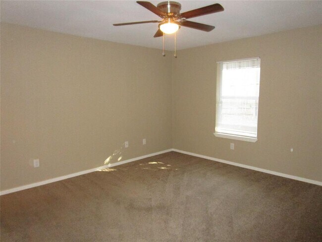 Building Photo - 618 Londonderry Ln
