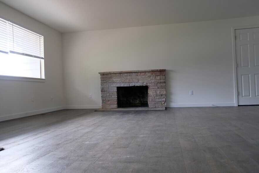 living room "new floors just installed so floors look a bit dirty" - 6114 S 126th Pl