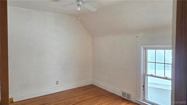 Building Photo - 552 29th St