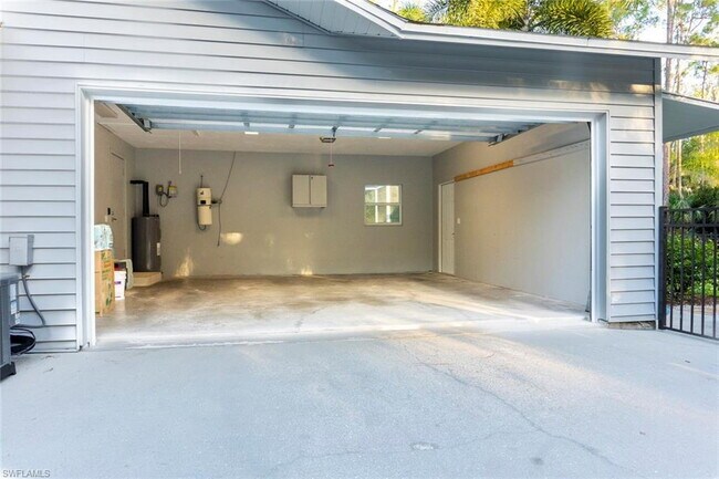 Building Photo - Golden Gate Estates Single Family home on ...