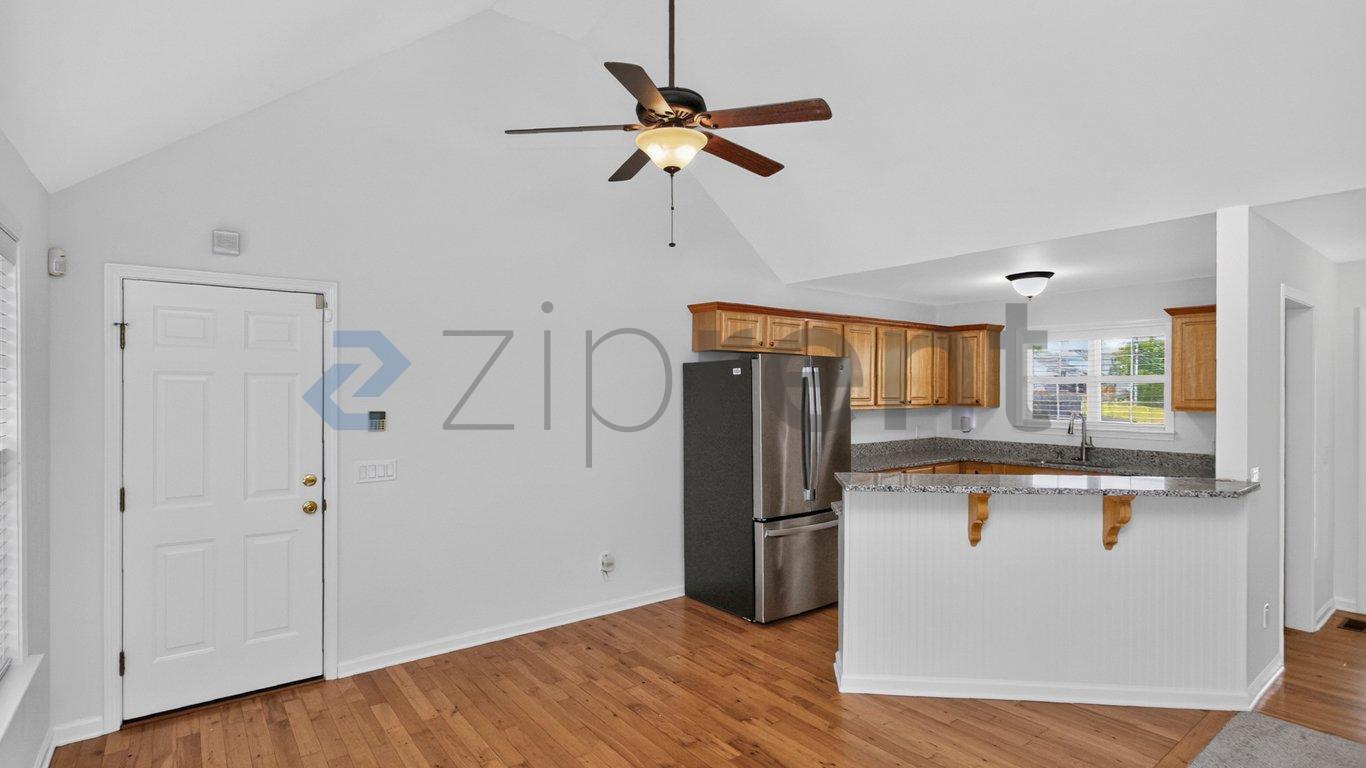 Building Photo - Unit
