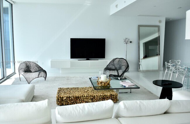 Building Photo - 17475 Collins Ave