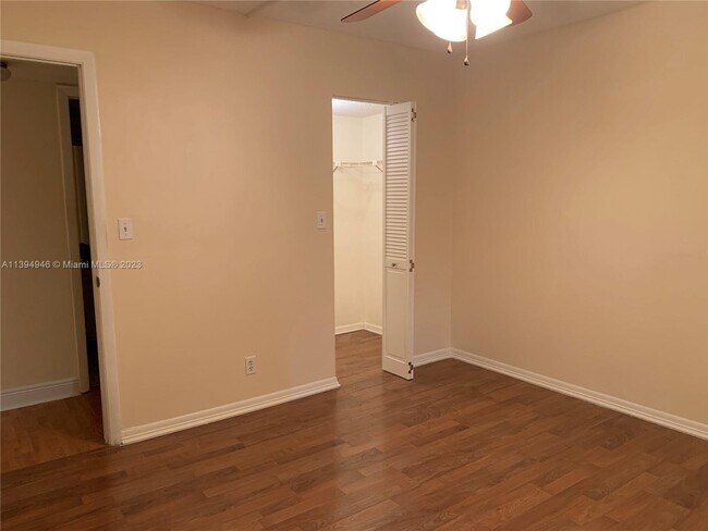 Building Photo - 400 Commodore Dr