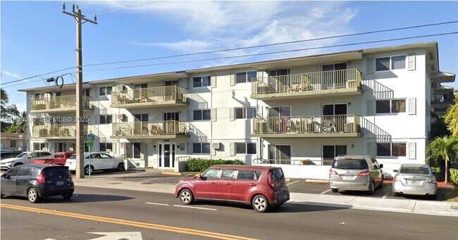 Building Photo - 13285 NE 6th Ave