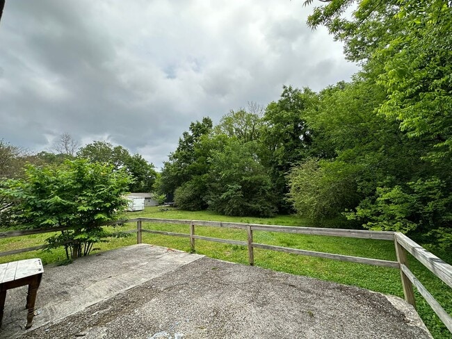 Building Photo - Center Point