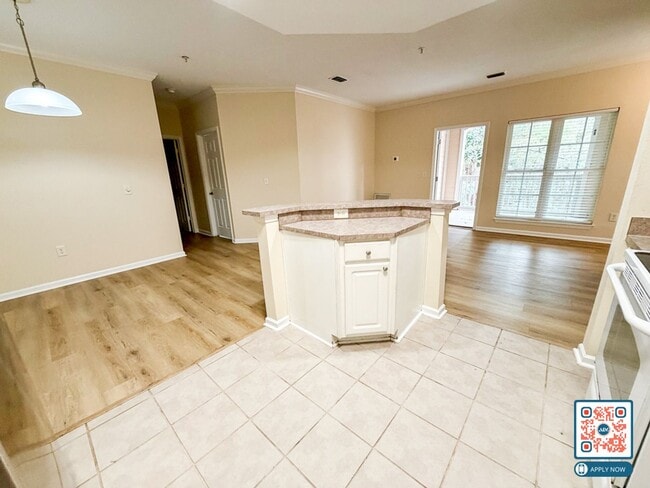 Building Photo - Beautiful 2 bedroom/2 bathroom Resort-Style Living Minutes from Beaches & Golf