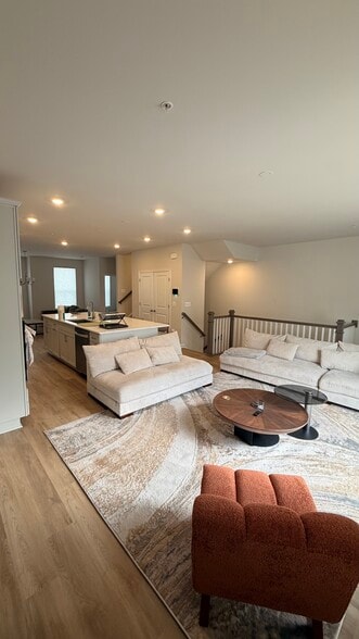 2nd floor living room(shared) - 9626 Killenney Pl