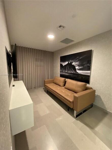 Building Photo - 88 SW 7th St