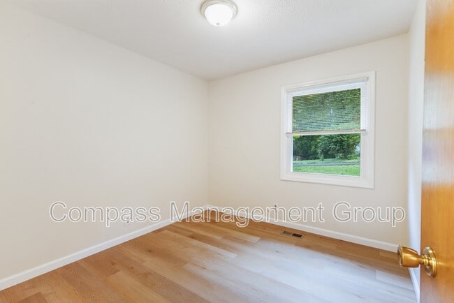 Building Photo - 2347 Sylvania Ave SE