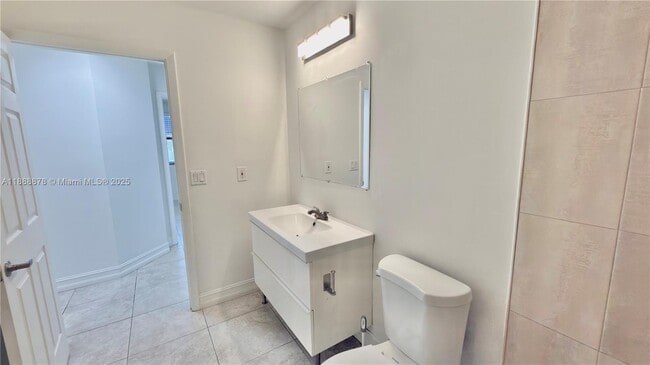 Building Photo - 501 Racquet Club Rd