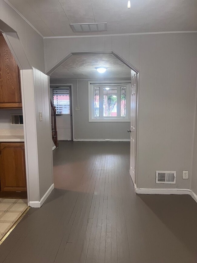 Building Photo - Cozy 2-Bedroom Home Available Now