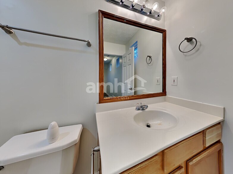 Building Photo - 135 Oak Grove Pl