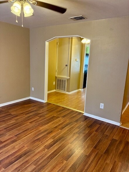 Building Photo - 800 Vanderveer