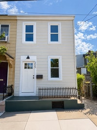 Building Photo - Beautifully Renovated 2 bedroom Tiny Home - End-of-Row Unit w/ Laundry!