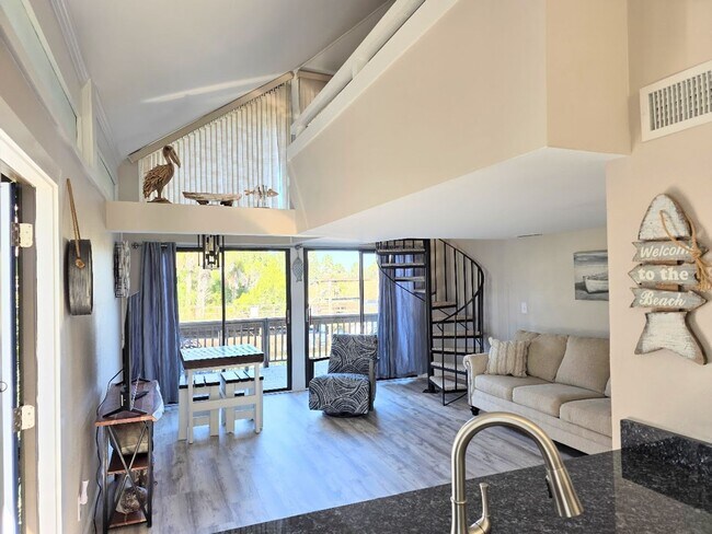 Building Photo - Waterfront condo with community pool!