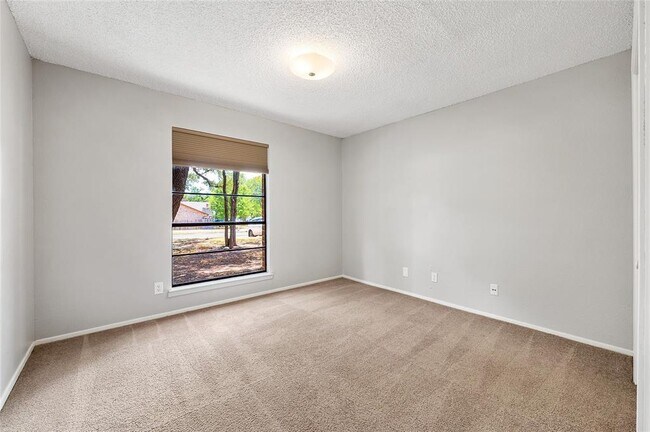 Building Photo - 8506 Mesa Dr