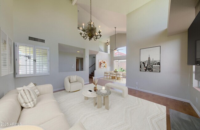 Building Photo - 4020 E Laurel Ln