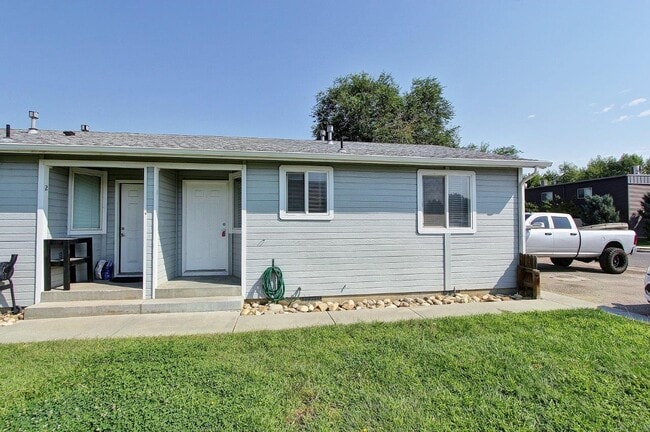 Primary Photo - 527 N Moffatt Ave