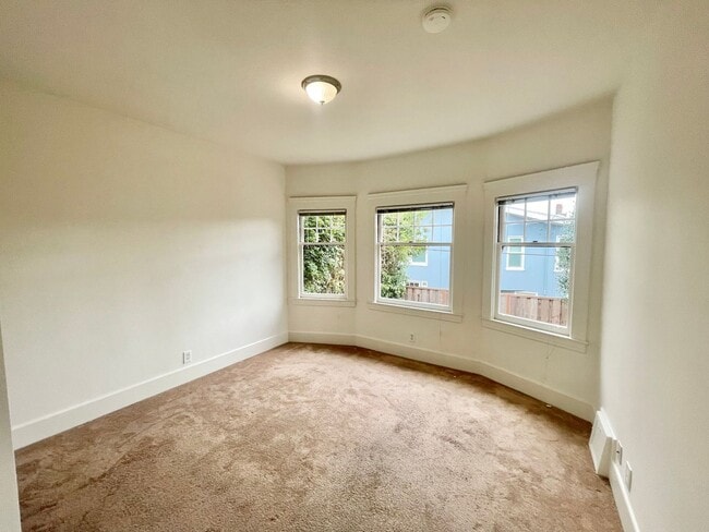 Building Photo - Westwood Park - Stunning 4BR+ / 2 BA Home ...