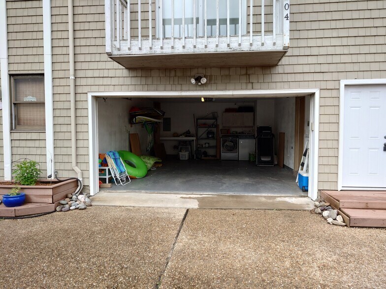 Building Photo - 2304 Merry Oaks Ct