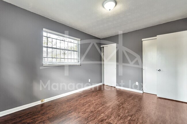 Building Photo - 1130 W 21st St