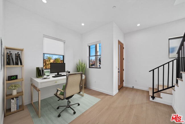 Building Photo - 13841 Burbank Blvd