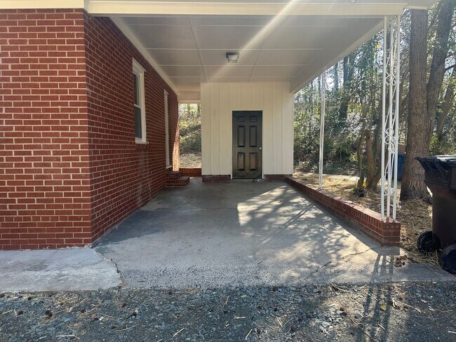 Building Photo - Enjoy Modern Living in This Beautifully Updated 3BR, 1.5BA Durham Home!